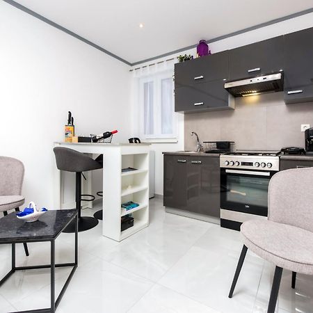 Apartment Leo Ровинь Экстерьер фото